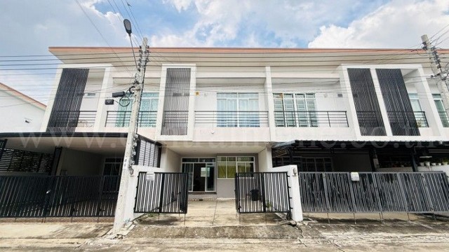 ทาวน์เฮ้าส์ เดอะ มิราเคิล พลัส เพชรเกษม 63 โครงการ 2 ใกล้ MRT สถานีหลักสอง
