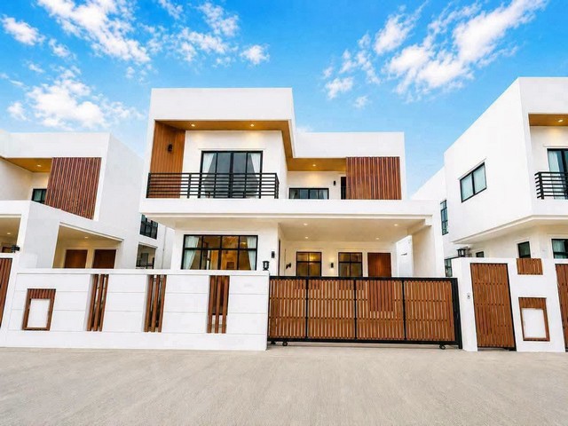 บ้านหลังใหญ่ สไตล์โมเดิร์น ดีไซน์หรู ทำเลดี แม่เหียะ