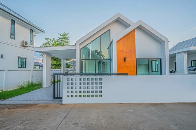 บ้านใหม่ ฟังก์ชันครบ เข้าอยู่ได้เลย มีบ้านตัวอย่าง สันกำแพง