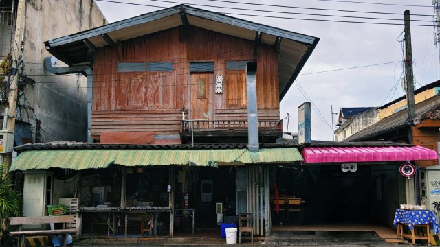 โซนสวนดอก ขายบ้านพร้อมที่ดิน 17 ล้าน ทำเลทองใน #คูเมืองเชียงใหม่ #หลังวัดพระสิงห์ ติดถนนเมน ห่างคูเมืองเพียง 60 เมตร