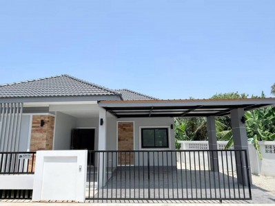 ให้เช่าบ้านเดี่ยวขายบ้านเดี่ยวหนองมนชลบุรี  3 ห้องนอน | 2 ห้องน้ำ 1 ห้องครัว | 1 ห้องโถงรับแขก  ที่จอดรถ 2 คัน