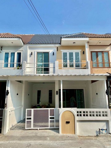 ขายทาวน์โฮม 2 ชั้น รีโนเวทใหม่ หมู่บ้านเพิ่มทรัพย์ ใกล้ตลาดวรบึงกิจ ศรีราชา FP-H02550 