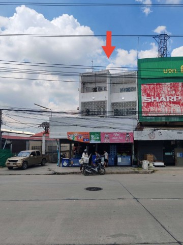 ขายอาคารพาณิชย์ 3 ชั้น ตึกริม 2 คูหา ติดถนนใหญ่ 8 เลน ใกล้แยกปทุมวิไล 900 เมตร