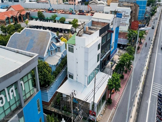 ขายอาคารพาณิชย์ 4 ชั้น 800 ตร.ม. ถนนบรมราชชนนี – ปิ่นเกล้า ใกล้ Central ปิ่นเกล้า