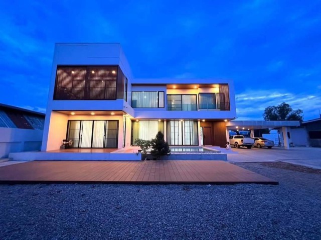 ให้เช่า 100,000 บาท/เดือน ​2​ ไร่​ 305 ตรว. ​#บ้านหรูสไตล์โมเดิร์น #โซนหางดง หรูหรา ลักซูรี่ #พร้อมระบบสมาร์ทโฟนทั้งหลัง ตกแต่งพร้อมเข้าอยู่