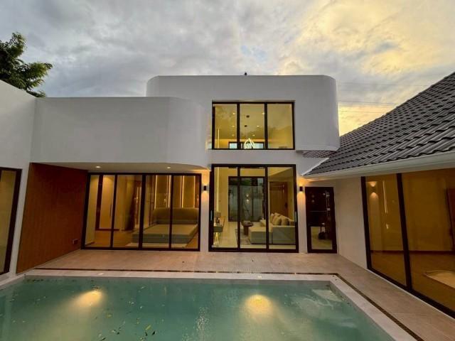 ราคาพิเศษเพียง 13.99 ล้านบาท (พร้อมเฟอร์นิเจอร์ Fully Furnished) Wanftaan Pool Villa– พูลวิลล่าหรูเพื่อการอยู่อาศัย และการลงทุน