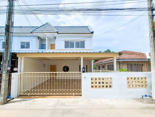 หมู่บ้านหงษ์สราญธานี 34 ตารางวา 2 ชั้น ใจกลางเมืองมาบตาพุด ผ่อนเพียงเดือนละ 6000 บาท