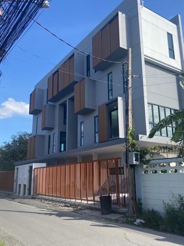 ให้เช่าโฮมออฟฟิศ 3.5 ชั้น 50 ตร.ว. ซอยรัชดา 32 เขตจตุจักร ใกล้ MRT ลาดพร้าว