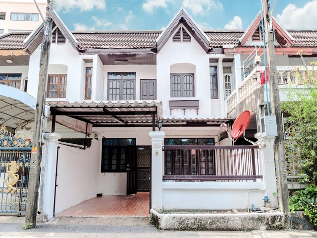 ให้เช่าทาวน์โฮม 2 ชั้น 4 ห้องนอน ซอยประชาราษฎร์บำเพ็ญ 20 ห้วยขวาง พร้อมเฟอร์นิเจอร์ ทำออฟฟิศได้ 