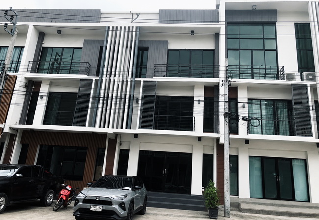 ขายโฮมออฟฟิศ หมู่บ้านซิลค์ทาวน์ สายไหม เนื้อที่ 24 ตร.ว. 3.5 ชั้น 3 นอน 3 น้ำ ทำเลดี