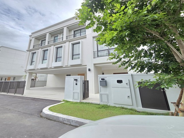 รหัสC7250 ให้เช่าบ้านเดี่ยว 3ชั้น โครงการAERIE ศรีนครินทร์ - กรุงเทพกรีฑา ลาดกระบัง