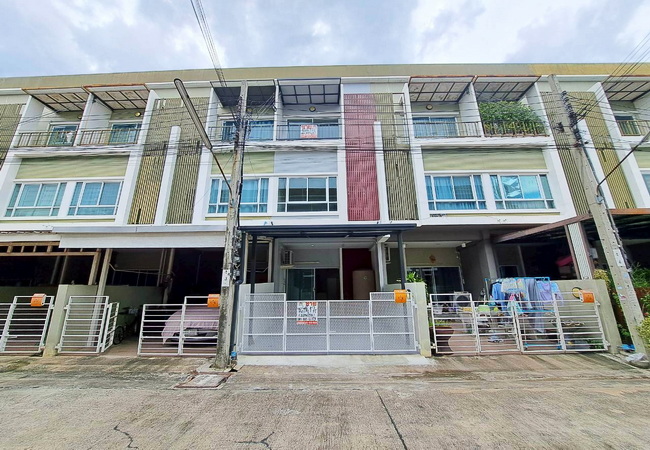 ขายทาวน์เฮ้าส์ หมู่บ้านนลิน อเวนิว 2 ซอยรามคำแหง 144 เนื้อที่ 17 ตร.ว. 3 ชั้น 3 นอน 3 น้ำ
