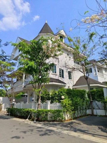 BH4232 ให้เช่าบ้านเดี่ยวหรู 3 ชั้น โครงการ Fantasia Villa Bangna ใกล้ MRT ศรีเอี่ยม บ้านพร้อมอยู่