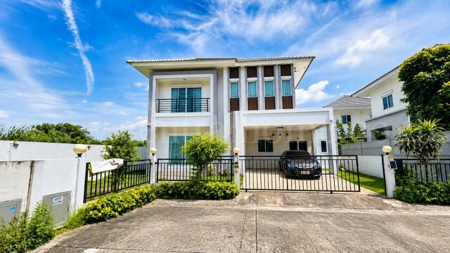 บ้านเดี่ยว ลลินทาวน์ แลนซีโอ คริป ลาดกระบัง - สุวรรณภูมิ หลังมุม พร้อมอยู่ เป็นส่วนตัวสูงสุด