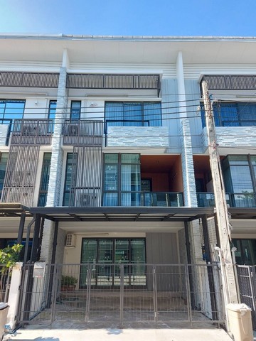 ให้เช่าทาวน์โฮม Plex Bangna 3 ชั้น 3 ห้องนอน 4 ห้องน้ำ 220 ตร.ม. Pet Friendly ใกล้ MRT ศรีเอี่ยม 32000 บาท