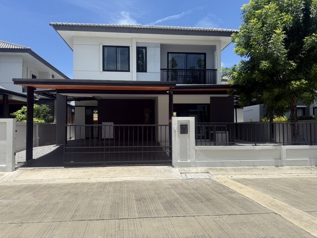 MT218 ขายด่วน ราคาดี บ้านเดี่ยว บริทาเนีย บางนา สุวรรณภูมิ กม.26 ที่ดิน 50.7 ตร.วา 3 ห้องนอน 3 ห้องน้ำ จอดรถ 2 คัน Tel.085-346-3838