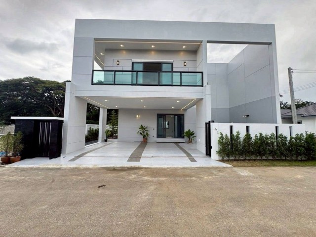 Pool Villa สร้างใหม่ เพียง 4.5 ล้าน #ท่ารั้ว - #ตลาดขวัญ #ดอยสะเก็ด บ้านสร้างใหม่ หลังใหญ่ ฟังก์ชันครบ ในราคาที่เอื้อมถึง! พร้อมเข้าอยู่
