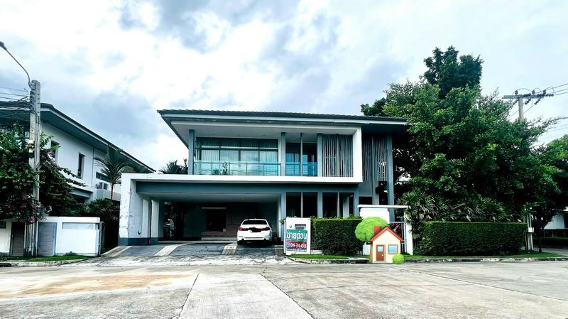 ขายบ้านเดี่ยวหลังมุม 5 ห้องนอนแบบใหญ่สุดในโครงการ บนที่ดิน 108 ตร.ว หมู่บ้านเศรษฐสิริ ศรีนครินทร์-พระราม 9 ใกล้โรงเรียนนานาชาติไบรท์ตัน
