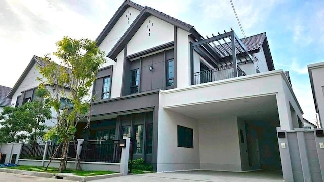 BH4263 ให้เช่าบ้านเดี่ยว CENTRO Bangna Phase 2 บ้านหรู 4 ห้องนอน 300 ตร.ม. ใกล้ Mega Bangna พร้อมเข้าอยู่ รับสัตว์เลี้ยง