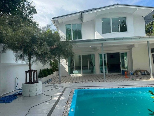 ให้เช่าบ้านเดี่ยว Pool Villa สุขุมวิท 54 4 ห้องนอน 4 ห้องน้ำ 400 ตร.ม. ราคา 140000 บาท พร้อมอยู่