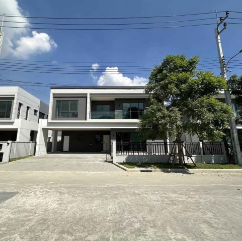 Centro บางนา  ใกล้เมกา บางนา 700 เมตร  แบบบ้าน Zoticus แบบใหญ่สุดของโครงการ