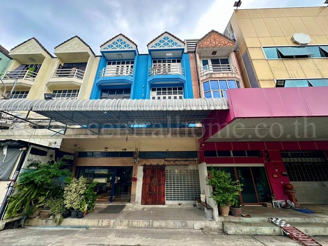 ขายด่วน อาคารพาณิชย์ 4.5 ชั้น รีโนเวทใหม่ ถนนคู้บอน บางเขน ทำเลดี ราคาถูก