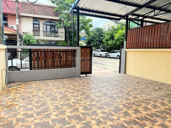 ให้เช่าบ้าน 2 ชั้น ติดตลาดบองมาร์เช่ 76 ตรว. 3 ห้องนอน สินพัฒนาธานี ถนนประชานิเวศน์ 1 ประชาชื่น