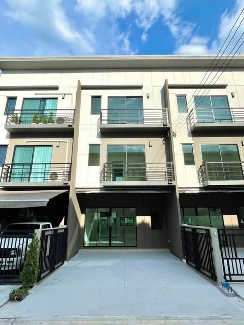 ให้เช่าทาวน์โฮม 3 ชั้น 3 ห้องนอน บ้านกลางเมือง พหลฯ-รามอินทรา เฟอร์พร้อมอยู่ ใกล้ Big C สะพานใหม่