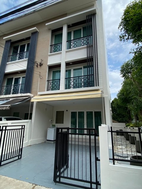 P742 ให้เช่า ขาย ทาวน์โฮม 3 ชั้น โครงการ บ้านกลางเมืองพระราม 9 มอเตอร์เวย์ ตกแต่งพร้อมเข้าอยู่ เดินทางสะดวก