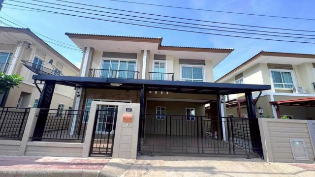 ขายหมู่บ้านภัสสร เพลสทีจ ซอยพัฒนาการ 38  ย่านพัฒนาการ 095-164-2956 LL