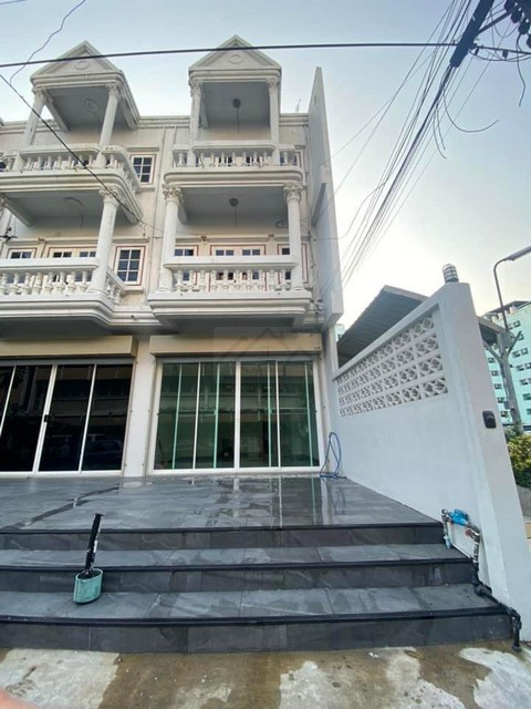 ให้เช่าทาวน์เฮ้าส์ 3 ชั้น 250 ตรม. ย่านรัชดา ห้วยขวาง ซอยประชาราษฎร์บำเพ็ญ9 ใกล้ Mrt ห้วยขวาง 700 เมตร