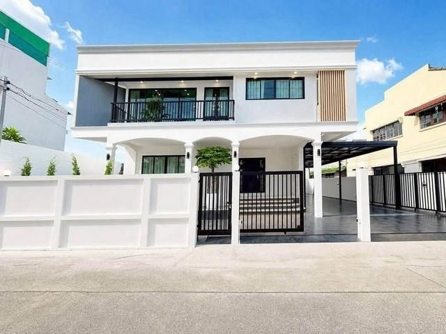 ขายบ้านเดี่ยว นวมินทร์ 127 บ้านสไตล์ Modern Craftmanship สวยพร้อมเข้าอยู่