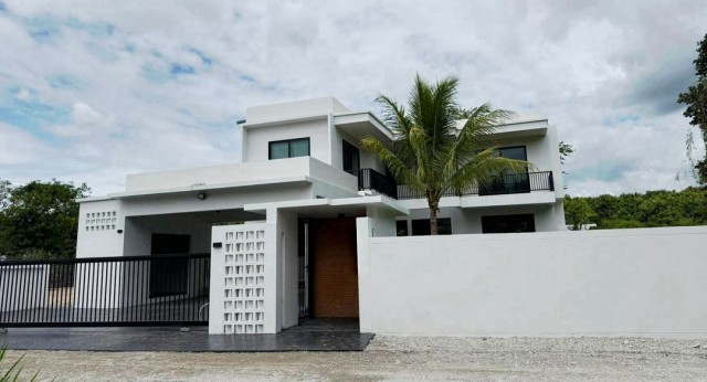 New Modern Pool Villa 10.8 ล้าน 295 ตรว. #น้ำแพร่ #หางดง บ้านพูลวิลล่าสร้างใหม่ #สไตล์โมเดิร์น ฟังก์ชันครบ ดีไซน์ทันสมัย