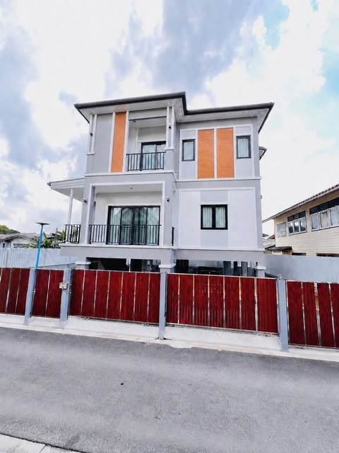 บ้าน บ้านเดี่ยว 3 ชั้น 50 ตรว. บ้านสร้างเอง สภาพใหม่ พัฒนาการ 32 50 ตร.วา 4 ห้องนอน จำนวนชั้น 3 สถานที่ใกล้ ใกล้ทางด่วน