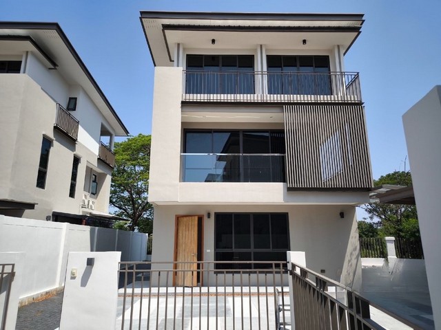 ขายบ้านเดี่ยว Luxury 3 ชั้น AQ Arbor สวนหลวง ร.9 – พัฒนาการ | หลังริม แปลงใหญ่ พร้อมอยู่