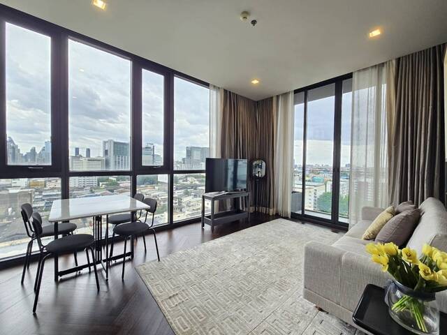 2 BR for Rent In Prime Location at The Monument Sanampao Near BTS