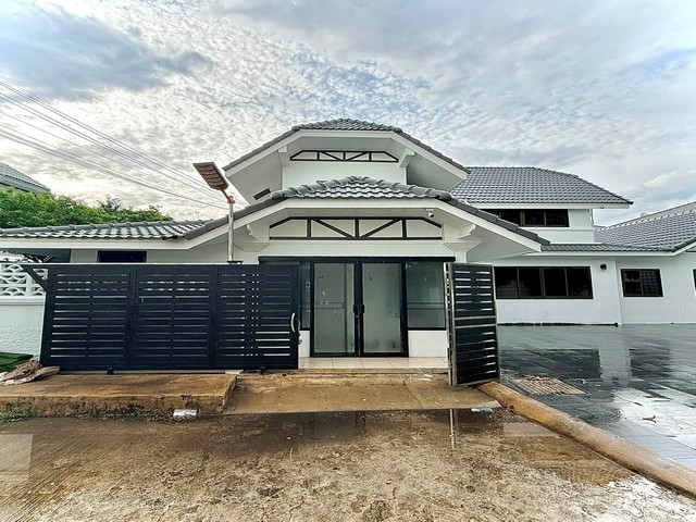 ขายบ้านเดี่ยว 2 ชั้น หลังใหญ่ 96 ตรว. ซอยนวมินทร์ 81 พื้นที่ขนาดใหญ่ เหมาะทำธุรกิจ หรือโฮมออฟฟิศ