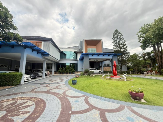 ขายบ้านเดี่ยว นวลจันทร์ พร้อมเฟอร์ ตกแต่งหรู พร้อมเข้าอยู่อาศัย ในพื้นที่ดิน 2 ไร่