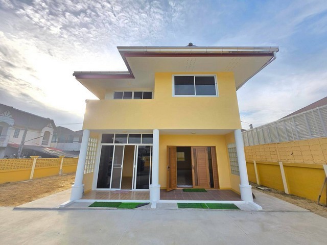ขายบ้าน 2 ชั้น  ร่มรื่นวิลล์ เนื้อที่ 120.9 ตร.วา 5 ห้องนอน ใกล้ Central WestVille