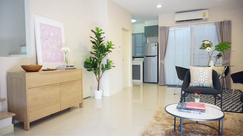 ให้เช่าทาวโฮม  ใกล้รร.นานาชาติสิงคโปร์ นานาชาติฝรั่งเศษ, รร.บดินทร์เดชาฯและใกล้  Town in Town ใกล้จุดขึ้นทางด่วนเอกมัย รามอินทรา พระราม 9