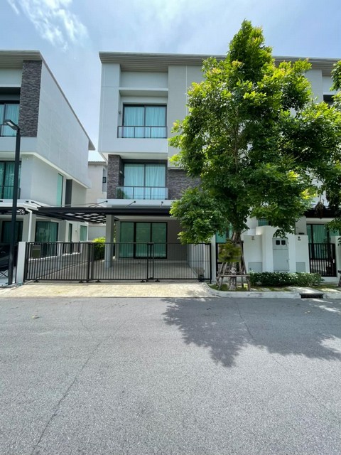 ขาย ให้เช่า บ้าน 3 ชั้น โครงการ บ้านกลางเมือง คลาสเซ่ เอกมัย-รามอินทรา Baan Klang Muang Classe Ekkamai Ramintra ถนนสุคนธสวัสดิ์ 19
