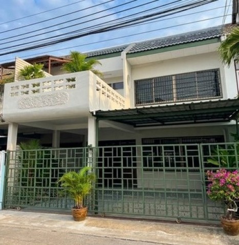 ทาวน์โฮม 2 ชั้น  2ห้องนอน 2 ห้องน้ำ 1 ห้องนั่งเล่นขนาดใหญ่ ซอยสาธุประดิษฐ์ 15 พระราม 3