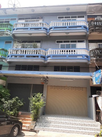 ขายอาคารพาณิชย์ 3 ชั้นครึ่ง  รีโนเวทใหม่ พร้อมอยู่ ซอยบรมราชชนนี 72/1