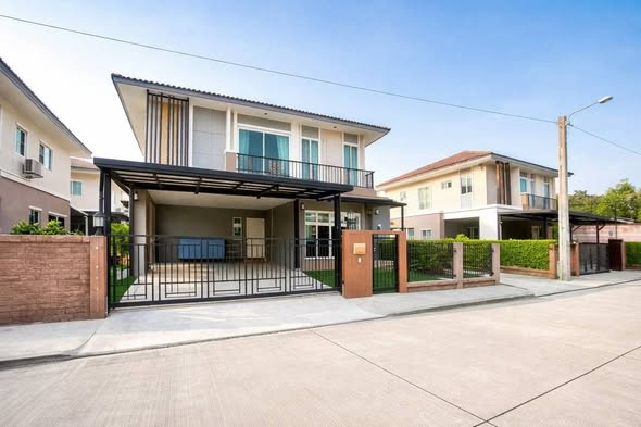 ขายบ้านเดี่ยว 2 ชั้น 56 ตรว. 4 ห้องนอน ภัสสร เพรจทิสลุกซ์ พัฒนาการ 38 ใกล้ทางด่วน ใกล้เอกมัย ทองหล่อ **รับสัตว์เลี้ยง