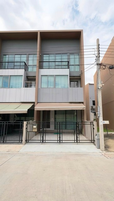 P757 ให้เช่าทาวน์โฮม โครงการ บ้านกลางเมือง พระราม 9-กรุงเทพกรีฑา Baan Klang Muang Rama 9-New Krungthep Kreetha ตกแต่งสวยพร้อมเข้าอยู่