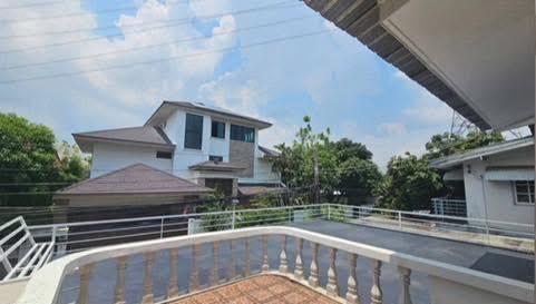 ให้เช่าบ้านเดี่ยว 2 ชั้น 77.3 ตร.ว. หมู่บ้านอยู่เจริญ 542 ประชาราษฏร์บำเพ็ญ 24 ใกล้ MRT ห้วยขวาง