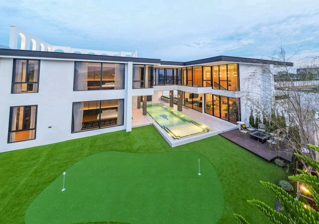 บ้านพูลวิลล่าหรู Modern Luxury | ราคา 39 ล้านบาท #ใกล้รวมโชคมอลล์ ทำเลดี ใกล้เมือง ห่างจากโรงเรียน #นานาชาตินครพายัพ เพียง 900 เมตร