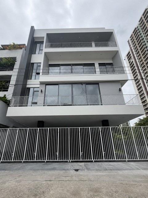 ขาย โฮมออฟฟิศ 5 ชั้น พระราม 9 ซอย 7  รวมดาดฟ้า พร้อมลิฟท์ สไตล์ Modern Luxury ใจกลางพระราม 9 หลัง Central พระราม9 เดินถึง MRT พระราม 9