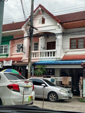 โซนท่าศาลา ขายตามสภาพ เพียง 1.75 ล้าน ทาวน์เฮาส์ 2 ชั้น #หลังโรงเรียนกาวิละวิทยาลัย เหมาะสำหรับอยู่อาศัย หรือซื้อเพื่อปรับปรุงและต่อยอด