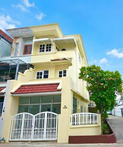 ให้เช่าทาวน์โฮม Home Office โชคชัย 4 2 ชั้น 4 ห้องนอน 3 ห้องน้ำ 200 ตร.ม. พร้อมอยู่ 25000 บาท